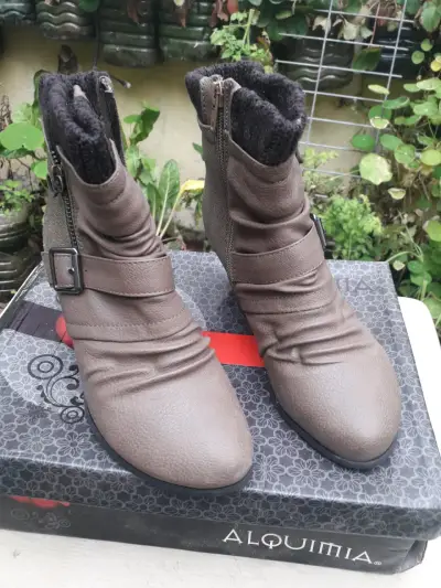 Botines Alquimia marrones con forro interior - miniatura 1