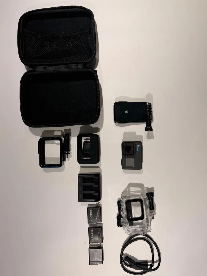 Cámara de acción con accesorios y estuche - 2