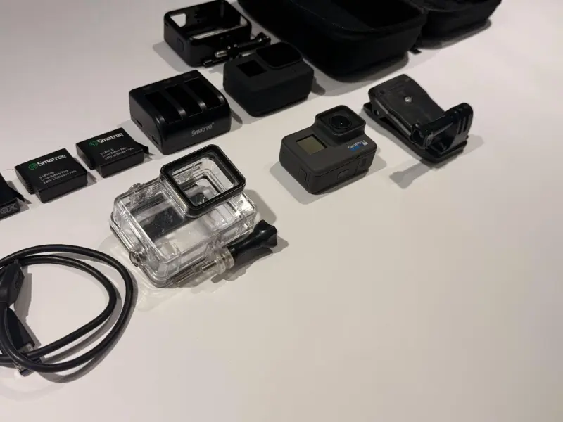 Cámara de acción con accesorios y estuche - 3