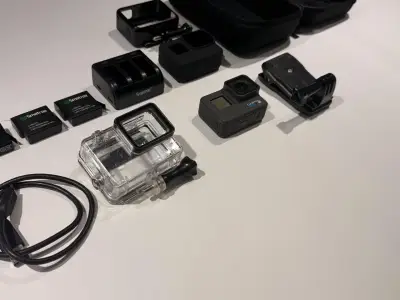 Cámara de acción con accesorios y estuche - miniatura 3