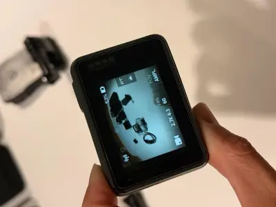 Cámara de acción con accesorios y estuche - miniatura 4