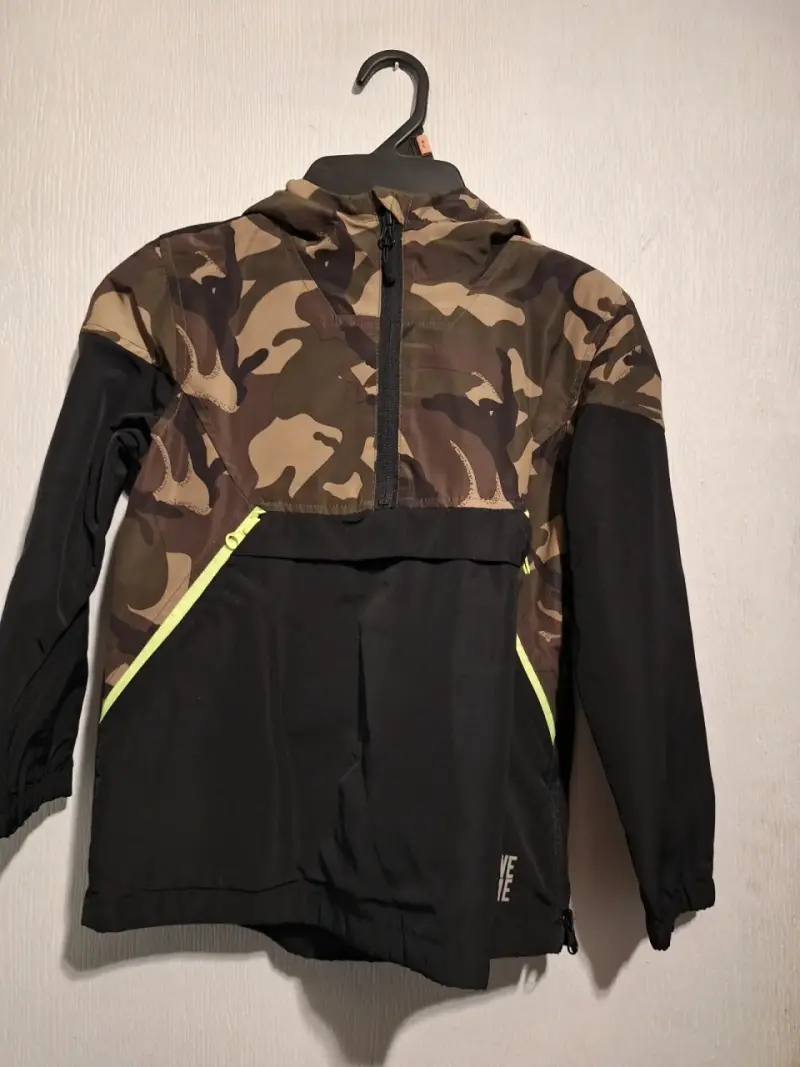 Chaqueta camuflada para niños con capucha
