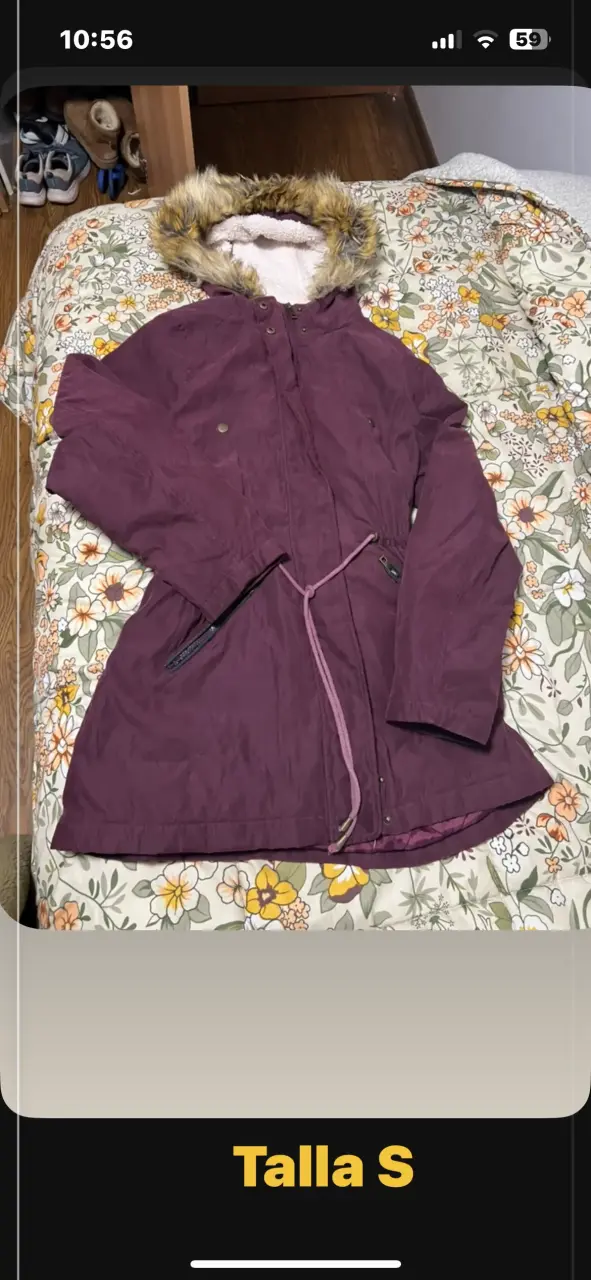Parka morada con capucha de piel sintética - 1
