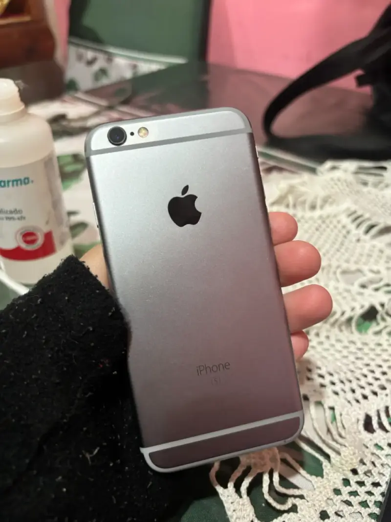 iPhone 6s gris en buen estado - 1