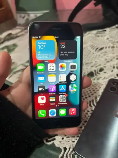 iPhone 6s gris en buen estado - miniatura 2