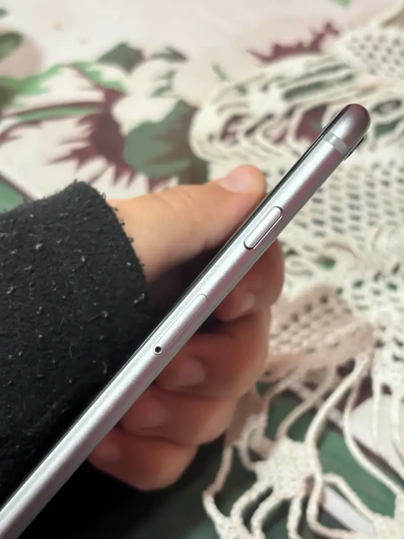 iPhone 6s gris en buen estado - 5