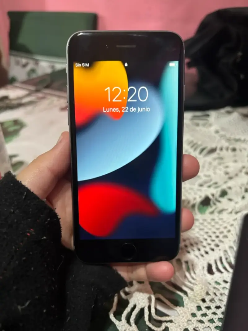 iPhone 6s gris en buen estado - 6
