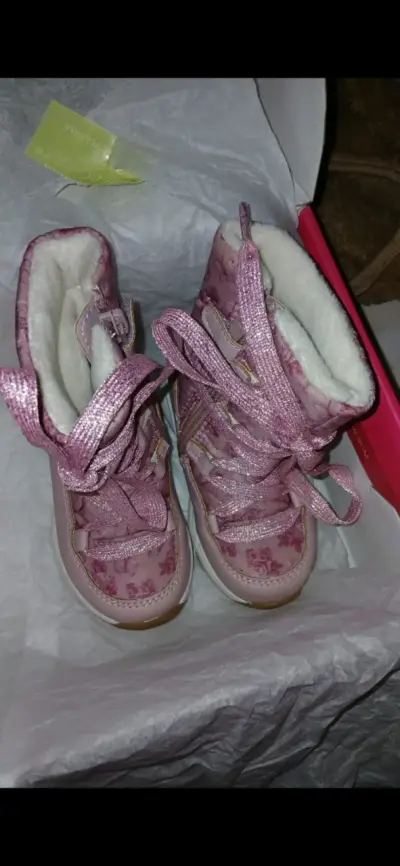 Botas infantiles rosas con diseño floral - miniatura 2