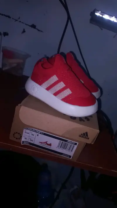 Zapatillas rojas Adidas para bebé - miniatura 3