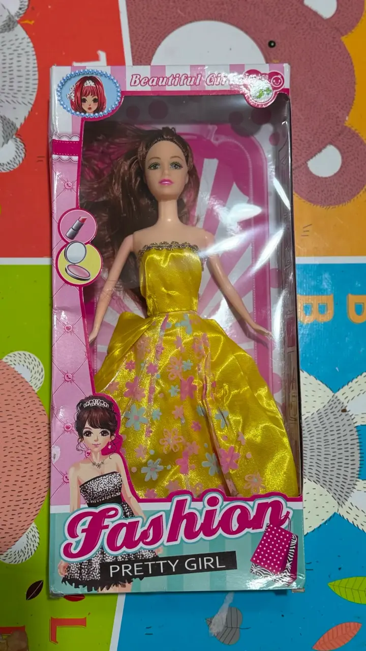 Muñeca Fashion Pretty Girl con vestido amarillo - 1