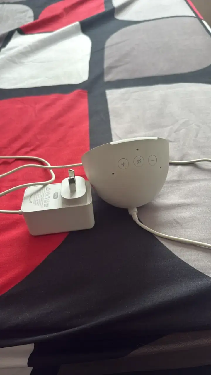 Altavoz inteligente blanco con cargador - 2