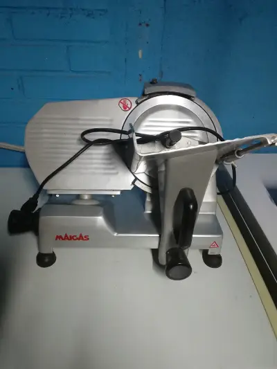 Cortadora de fiambres Maigas profesional - miniatura 1