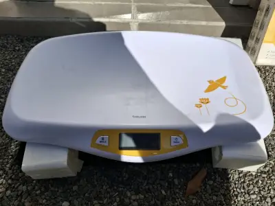 Báscula para bebés Beurer BY80 con pantalla LCD - miniatura 2