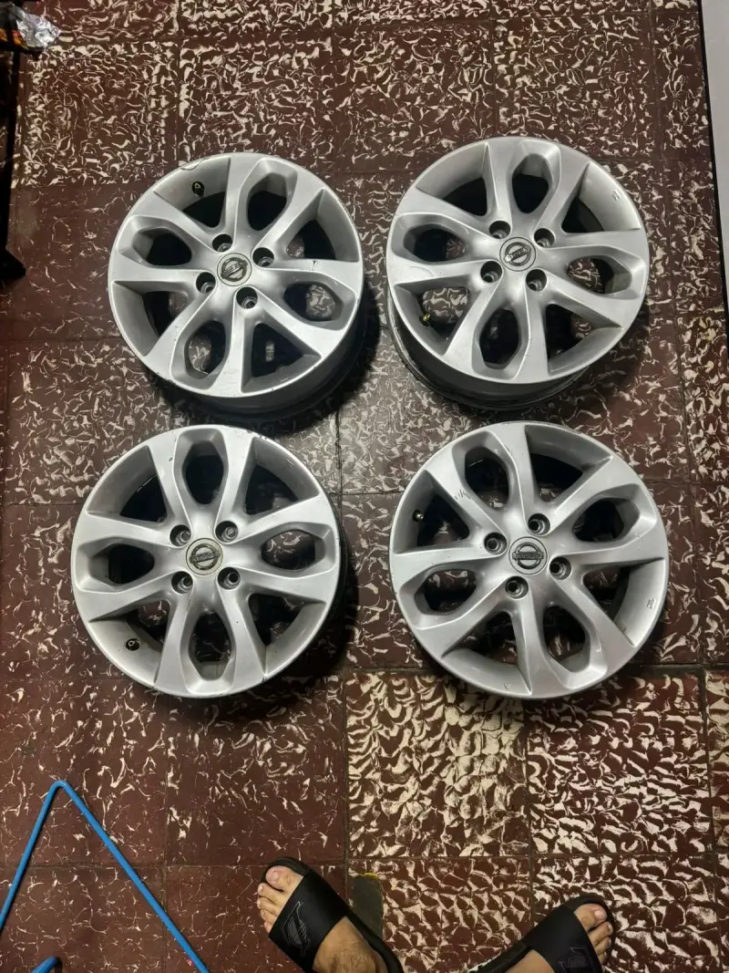 Juego de llantas Nissan de aleación 15 pulgadas - 1