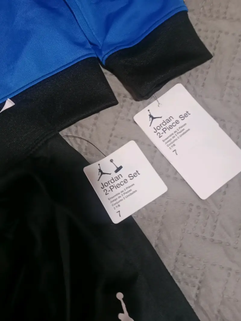 Conjunto deportivo Jordan azul y negro para niño - 3
