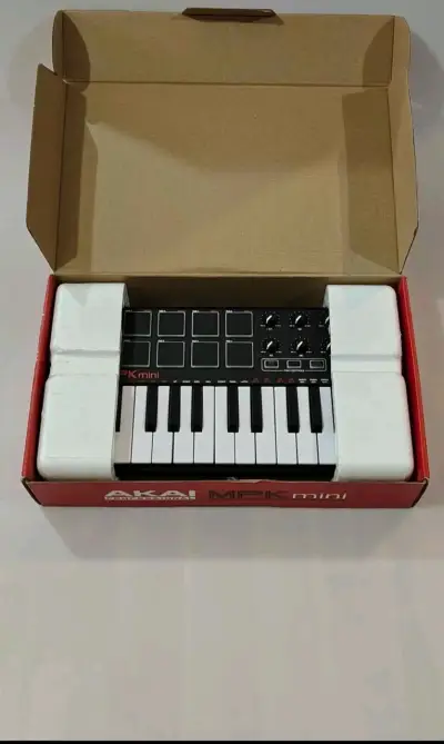 Se vende Controlador MIDI AKAI MPK Mini Mk2 - miniatura 2