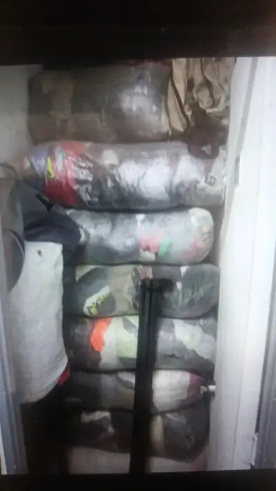 Lote de ropa usada en sacos - miniatura 1