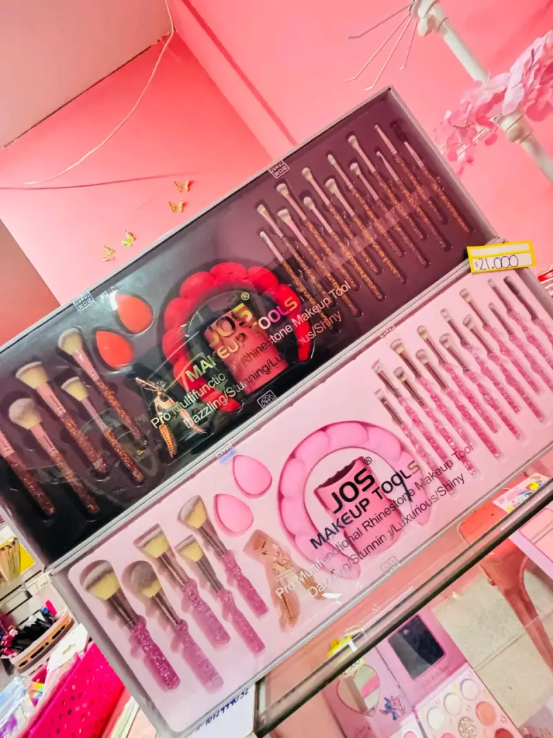 Set de brochas de maquillaje JOS con estuche