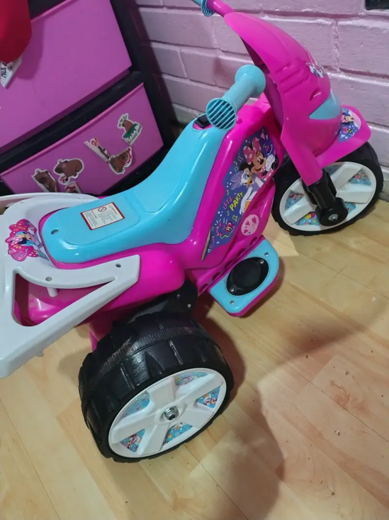 Moto eléctrica infantil Minnie Mouse rosa - 2