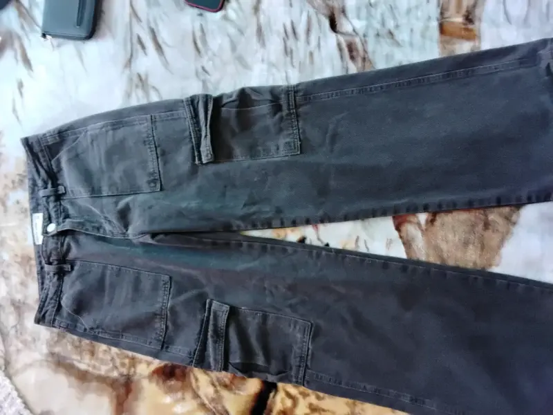 Pantalones cargo negros para mujer
