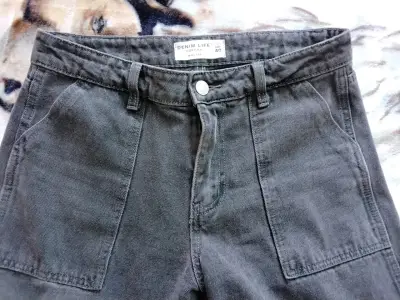 Pantalones cargo negros para mujer - miniatura 2