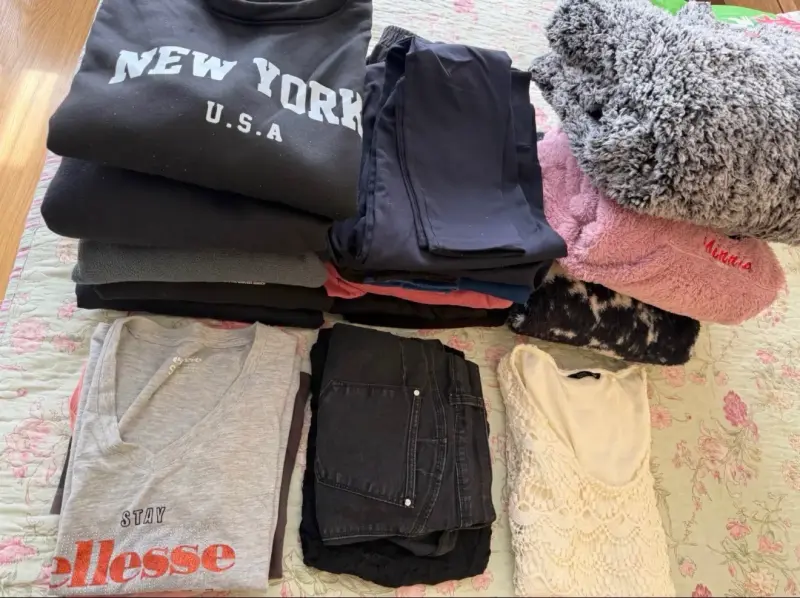 Lote de 26 prendas de ropa para mujer talla S/M/L