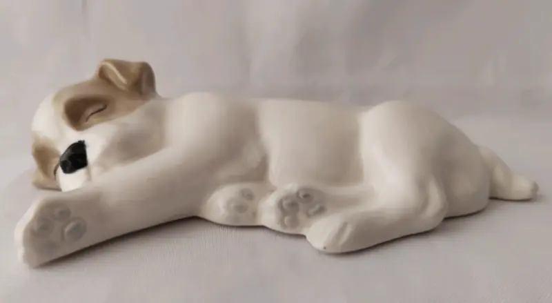 Figura de perro durmiendo en porcelana Inglesa - 3