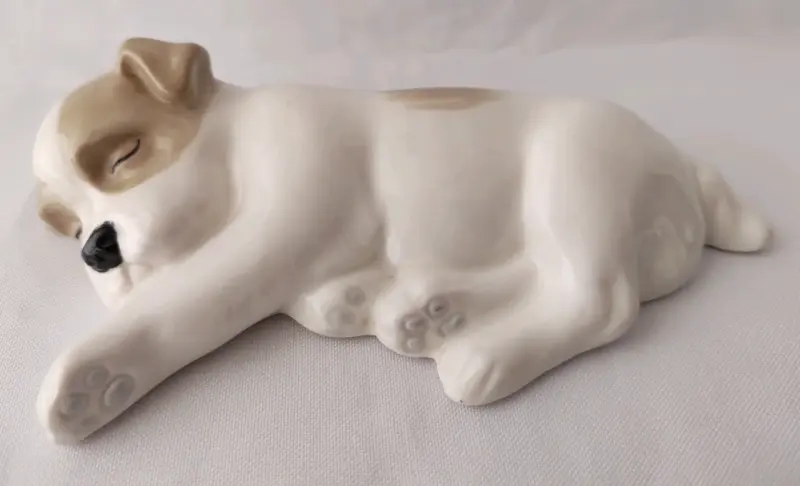 Figura de perro durmiendo en porcelana Inglesa - 5