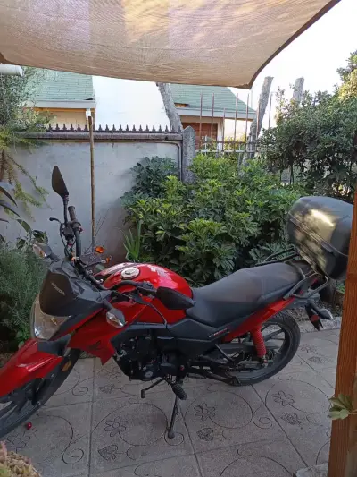 Moto Honda CB 125 F (2019)  22.000 km con baul - miniatura 1