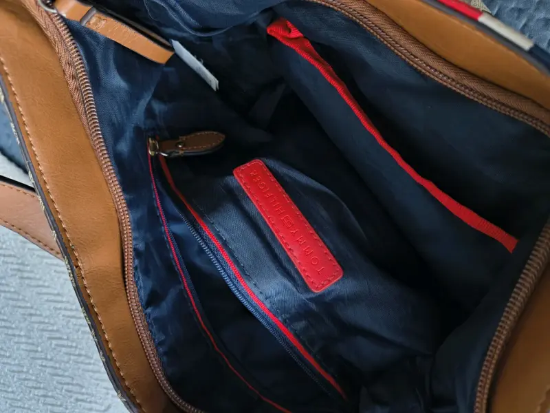 Bolso Tommy Hilfiger con diseño geométrico - 2