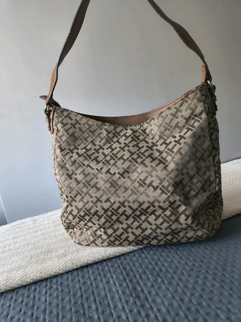 Bolso Tommy Hilfiger con diseño geométrico - 3