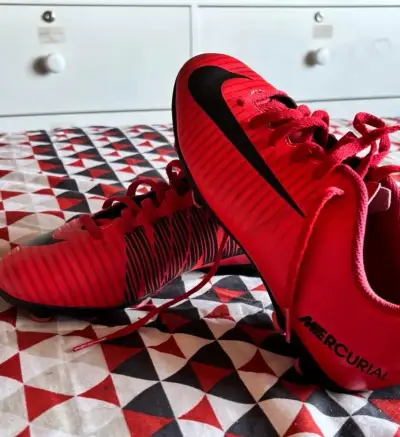 Zapatillas de fútbol Nike Mercurial rojas - miniatura 1