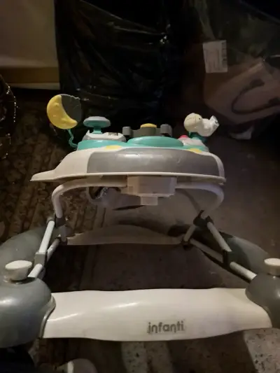 Andador para bebé Infanti con juguetes - miniatura 1