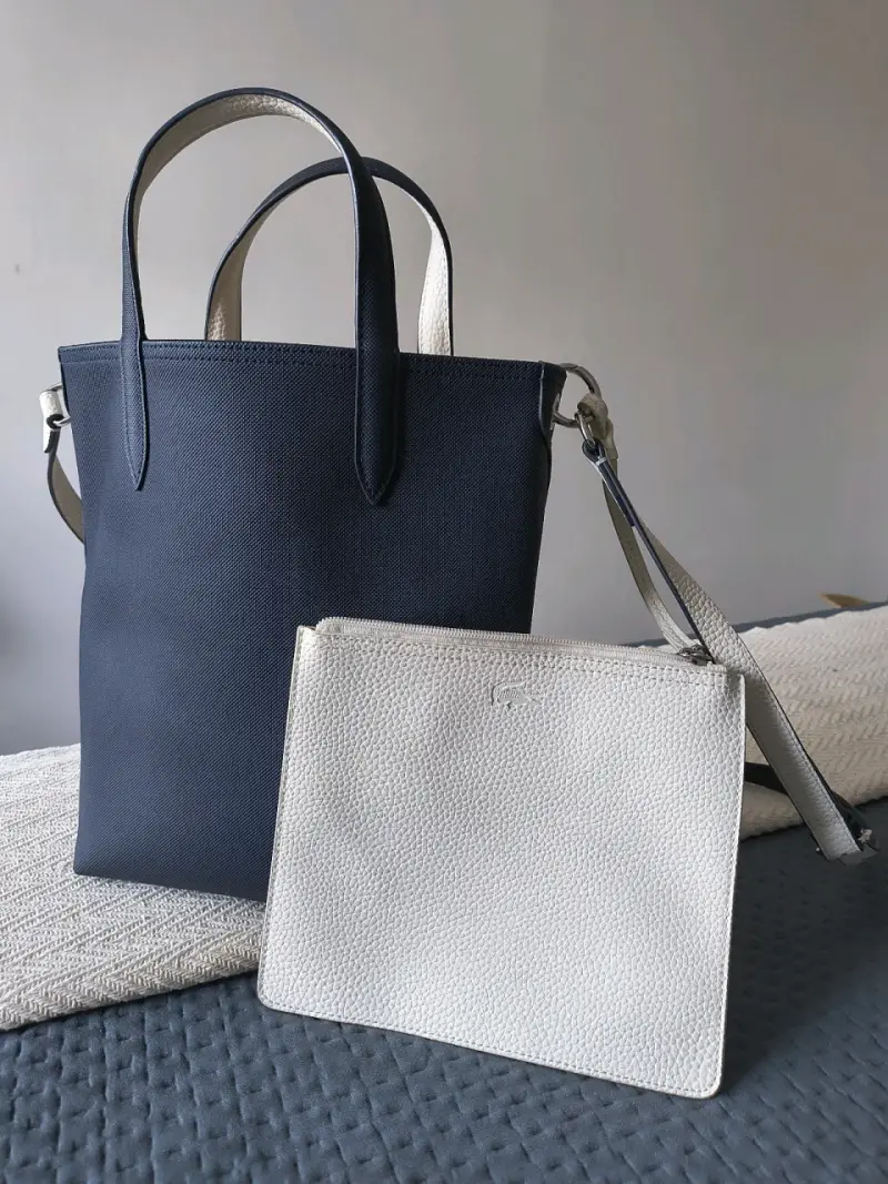 Set de bolsos Lacoste azul y blanco - 2