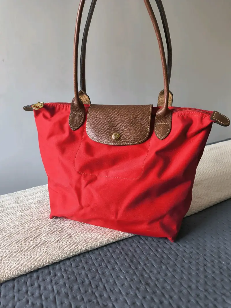 Bolso tote rojo con asas de cuero - 1