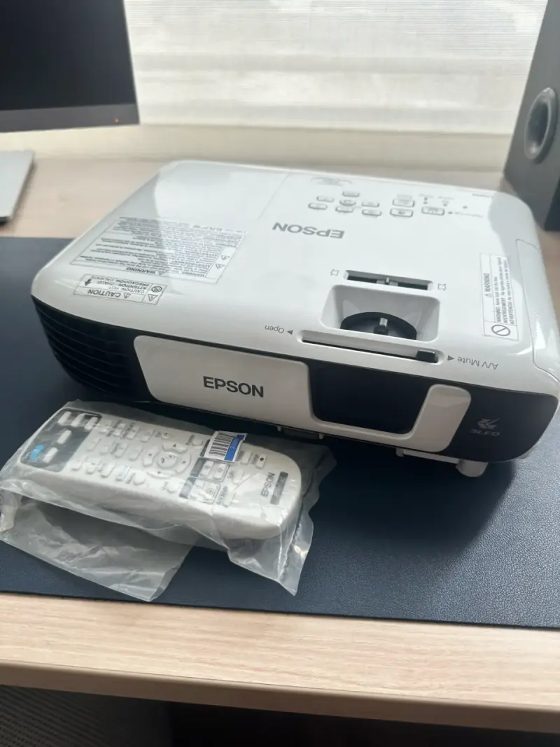 Proyector Epson PowerLite S41+ - 1