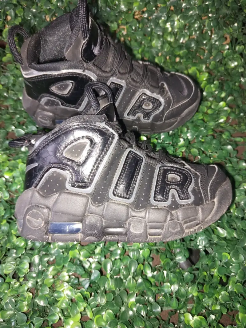 Zapatillas deportivas negras con diseño AIR - 1