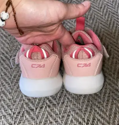 Zapatillas deportivas rosadas para niña - miniatura 2