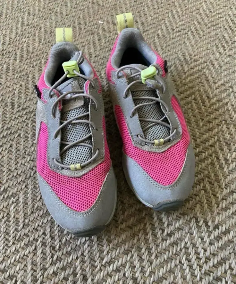 Zapatillas deportivas grises y rosadas para mujer - 1
