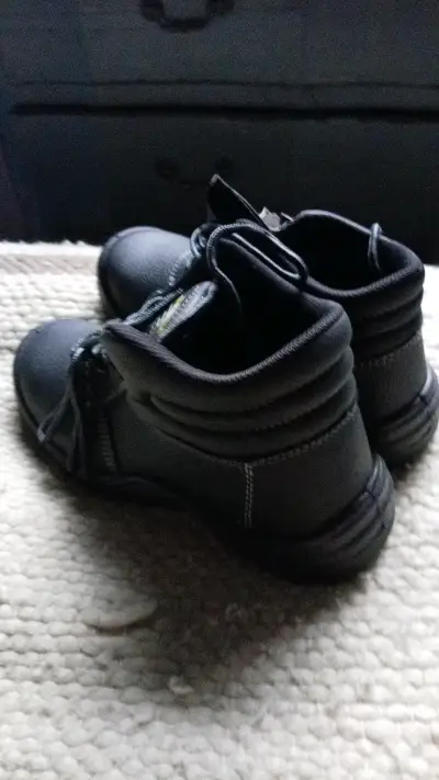 Botas de seguridad negras con etiqueta - miniatura 3