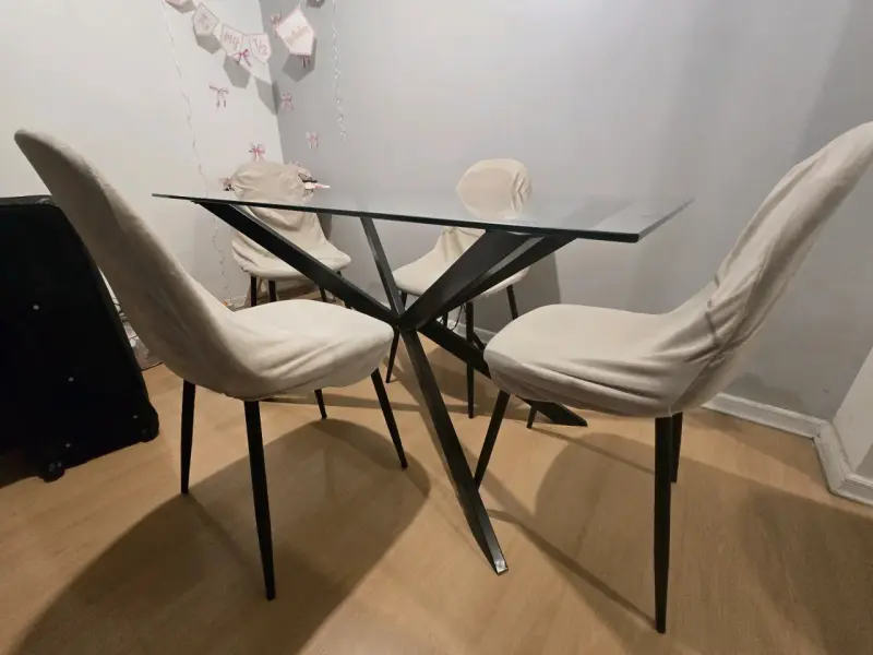 Mesa de comedor de vidrio con sillas - 2