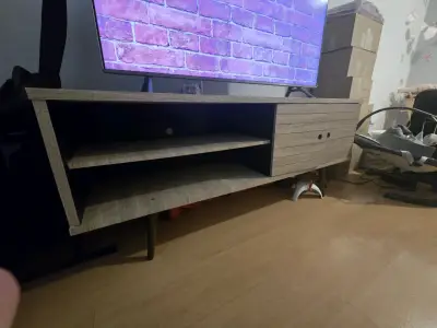 Mueble de TV moderno de madera - miniatura 1