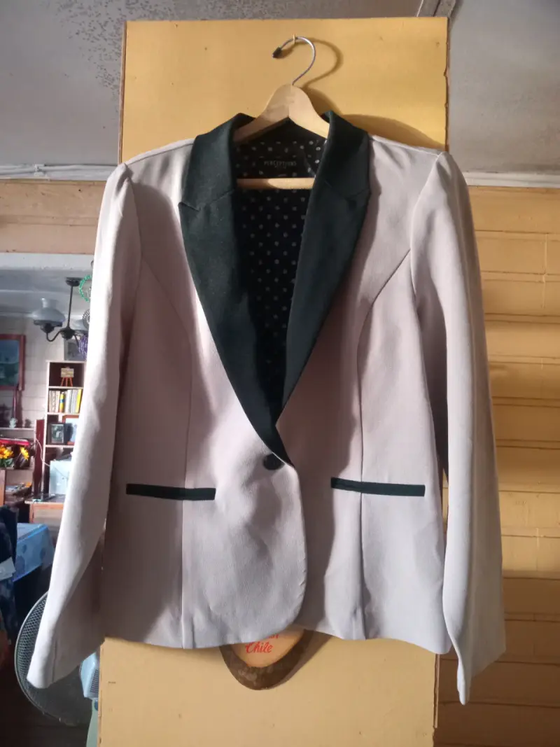 Blazer beige con solapa negra Perceptions