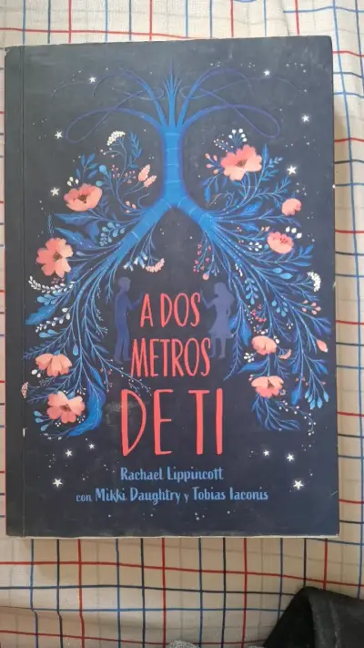 Libro 'A Dos Metros de Ti' de Rachael Lippincott - miniatura 1