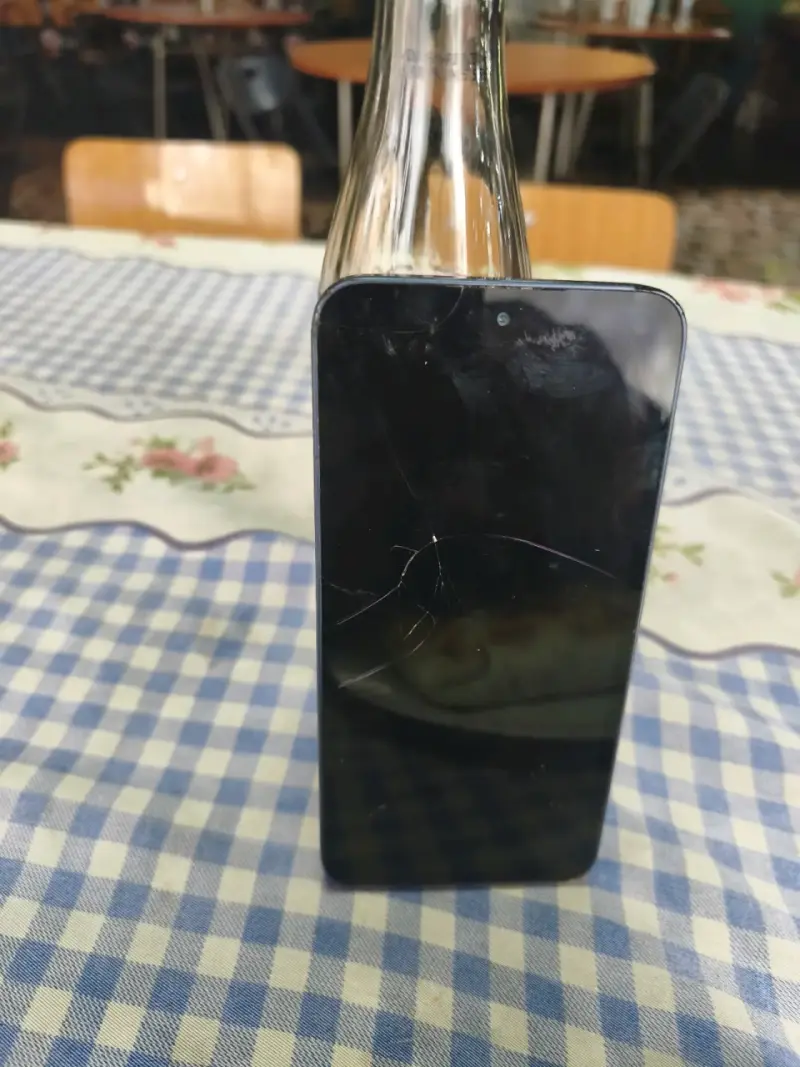 Smartphone Samsung con triple cámara trasera - 2
