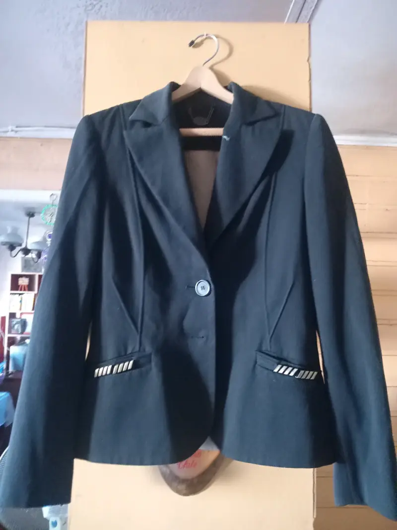 Blazer negro elegante para mujer