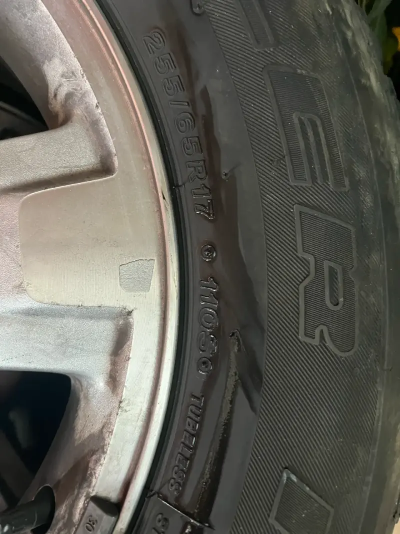 Llanta Ford con neumático Bridgestone usado - 3
