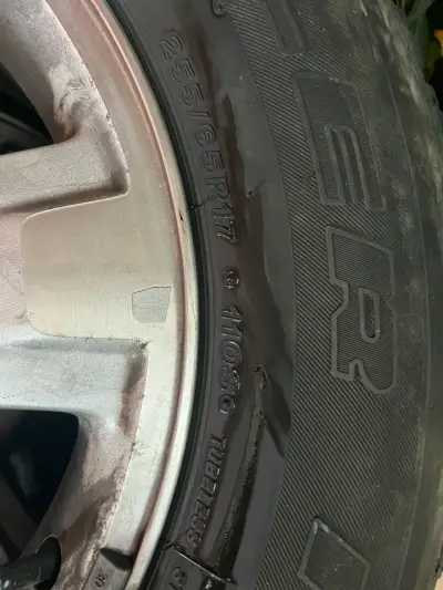 Llanta Ford con neumático Bridgestone usado - miniatura 3