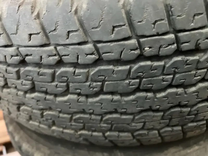 Llanta Ford con neumático Bridgestone usado - 5