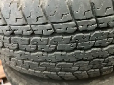 Llanta Ford con neumático Bridgestone usado - miniatura 5